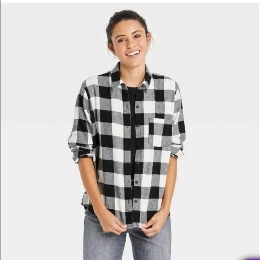 Universal Thread Flannel Ivory Black Buffalo Plaid Shirt - Size Medium‎